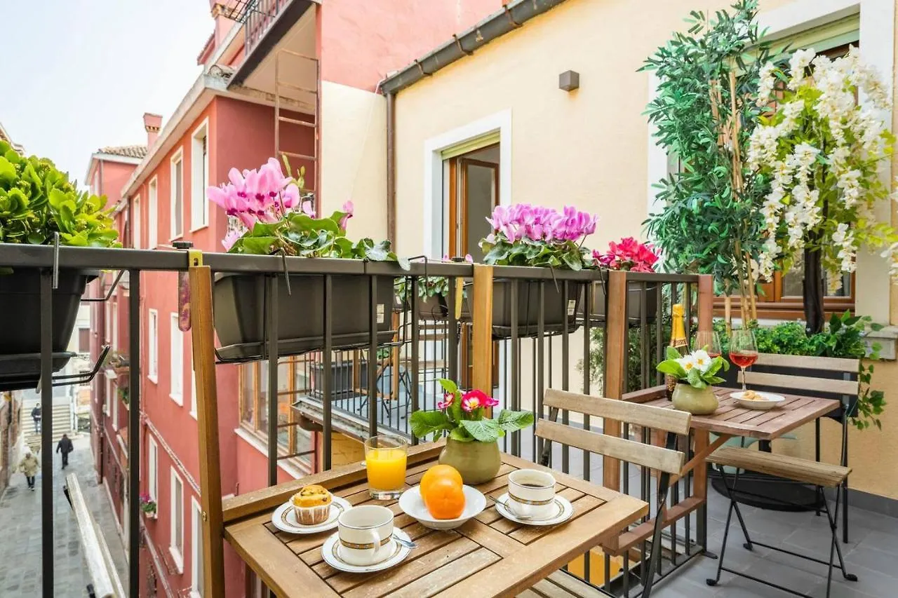 Guest house Hinc Domus - Venezia Historical City Center Italy
